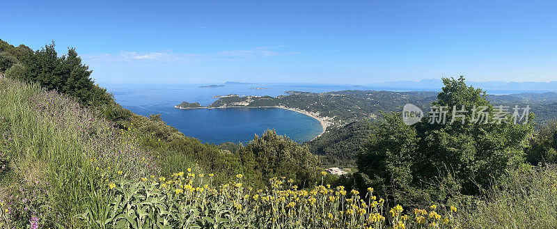 广角场景，Agios Giorgios海湾和港口，科孚岛，希腊